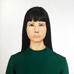 Opera di Gillian Wearing esposta nella mostra multimediale