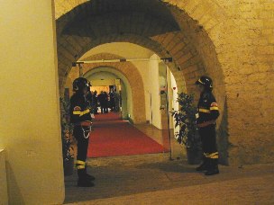 Vigili del Fuoco all'ingresso dell'Auditorium (1.56 MB)