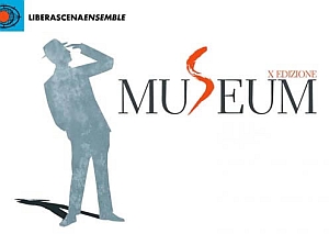 locandina della rassegna raffigurante un uomo stilizzato che guarda verso l'altro e a destra la scritta Museum