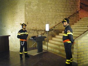 Vigili del Fuoco all'ingresso di Castel Sant'Elmo