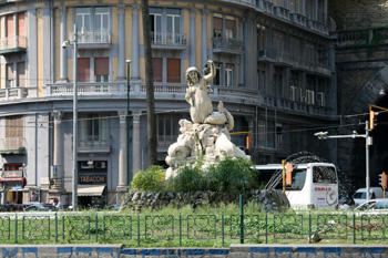  della Sirena, piazza Sannazzaro