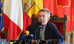 Conferenza stampa del sindaco sul crollo a Scampia