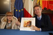 Il sindaco Manfredi conferisce la Medaglia della Città di Napoli a Miranda Martino