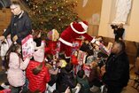  “Giocattolo sospeso”, festa nel cortile di palazzo San Giacomo con la consegna dei primi doni ai bambini